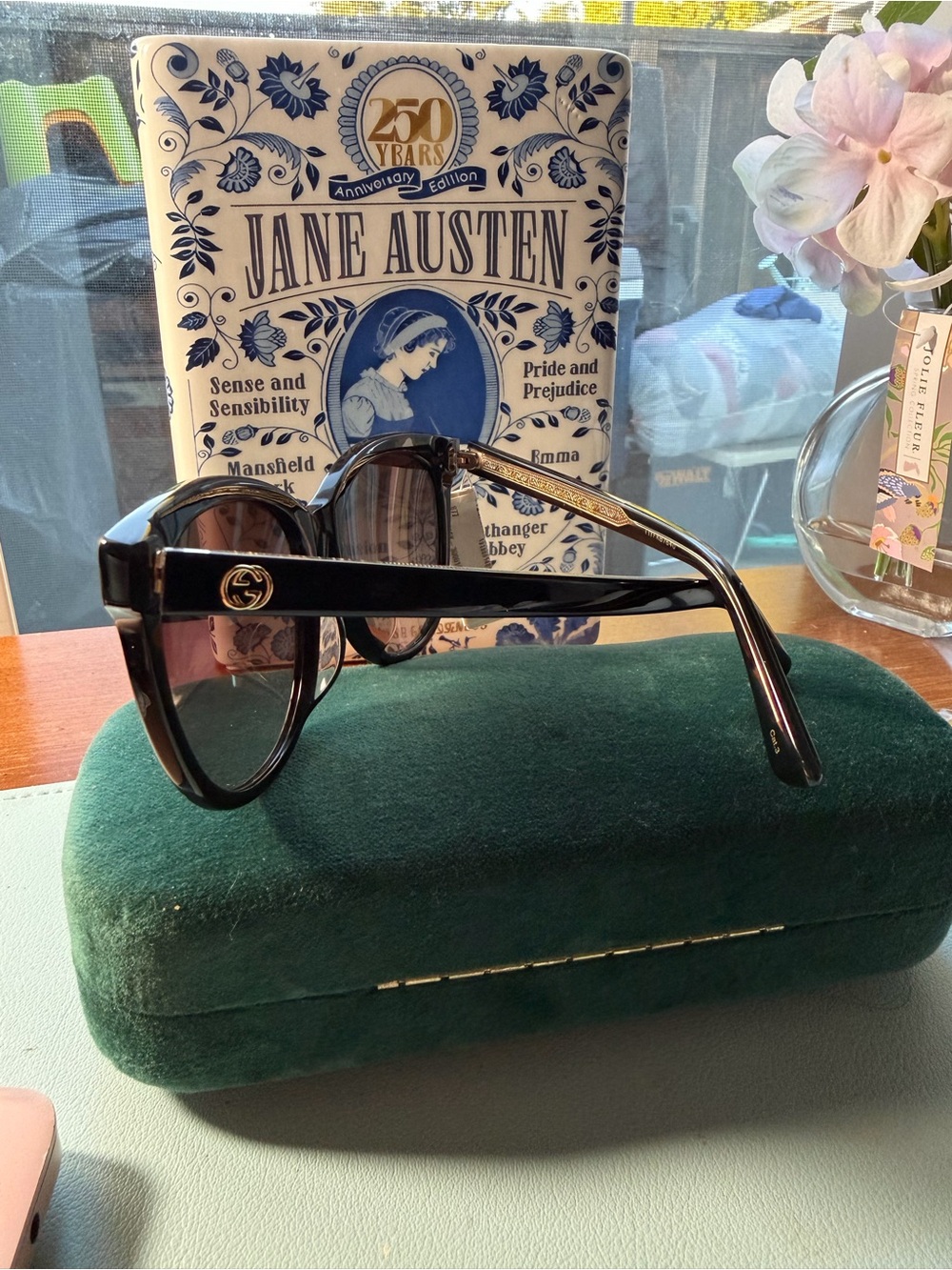 Gucci Black Frame Sunglasses with Brown Gradient Lenses - Picture 6 of 10